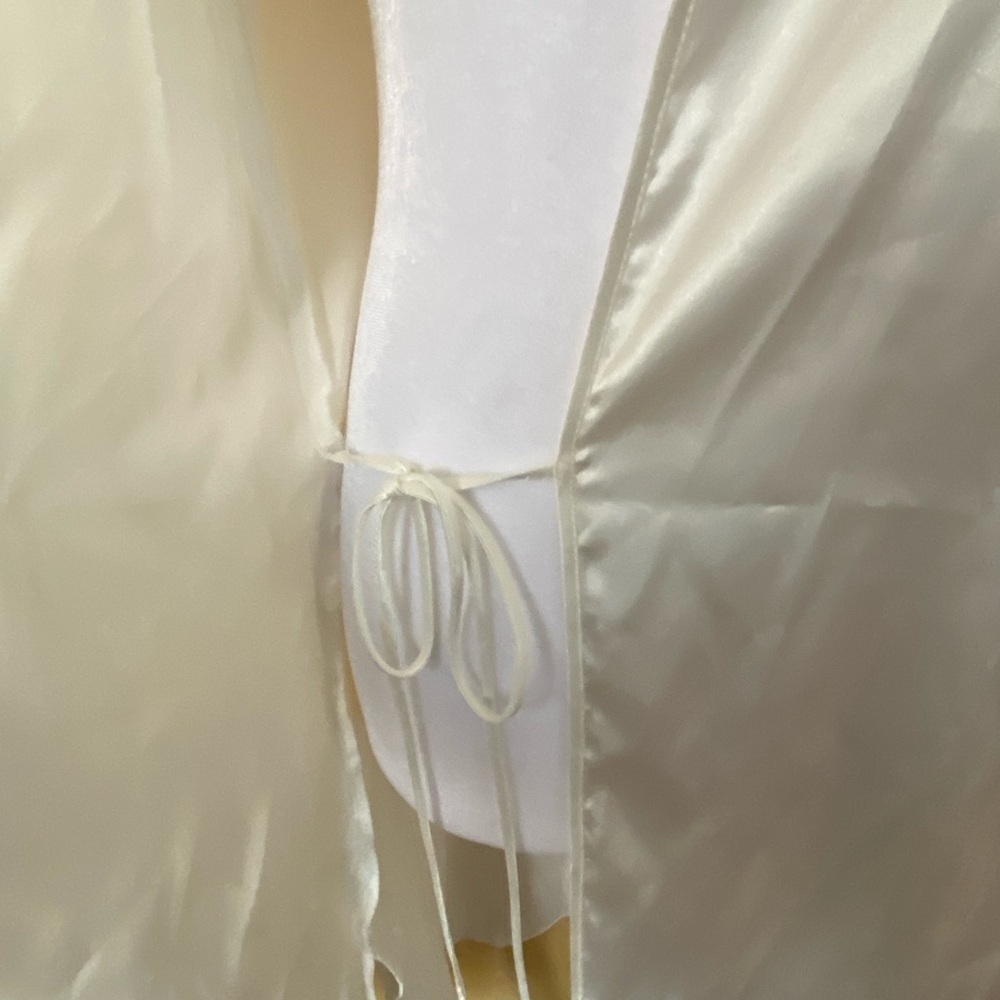 Oscar de la Renta Ivory Satin Robe - Picture 7 of 11